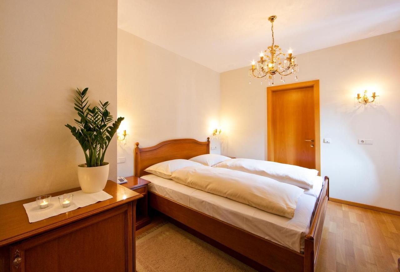 Hotel Elefant Ora / Auer Eksteriør billede