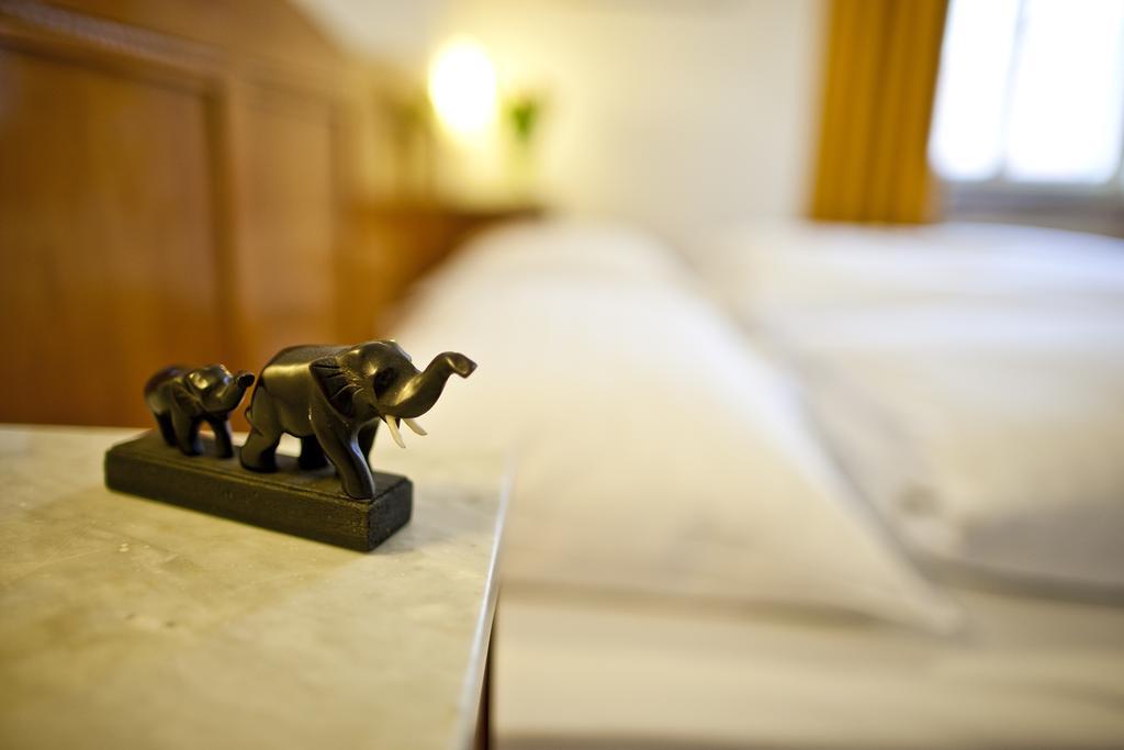Hotel Elefant Ora / Auer Eksteriør billede