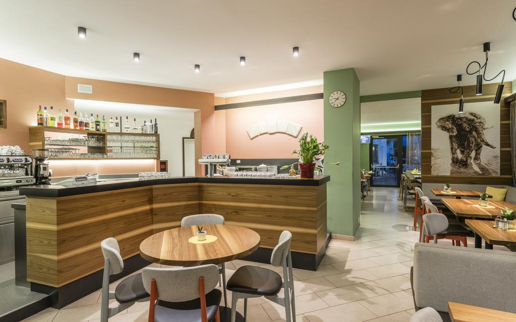 Hotel Elefant Ora / Auer Eksteriør billede