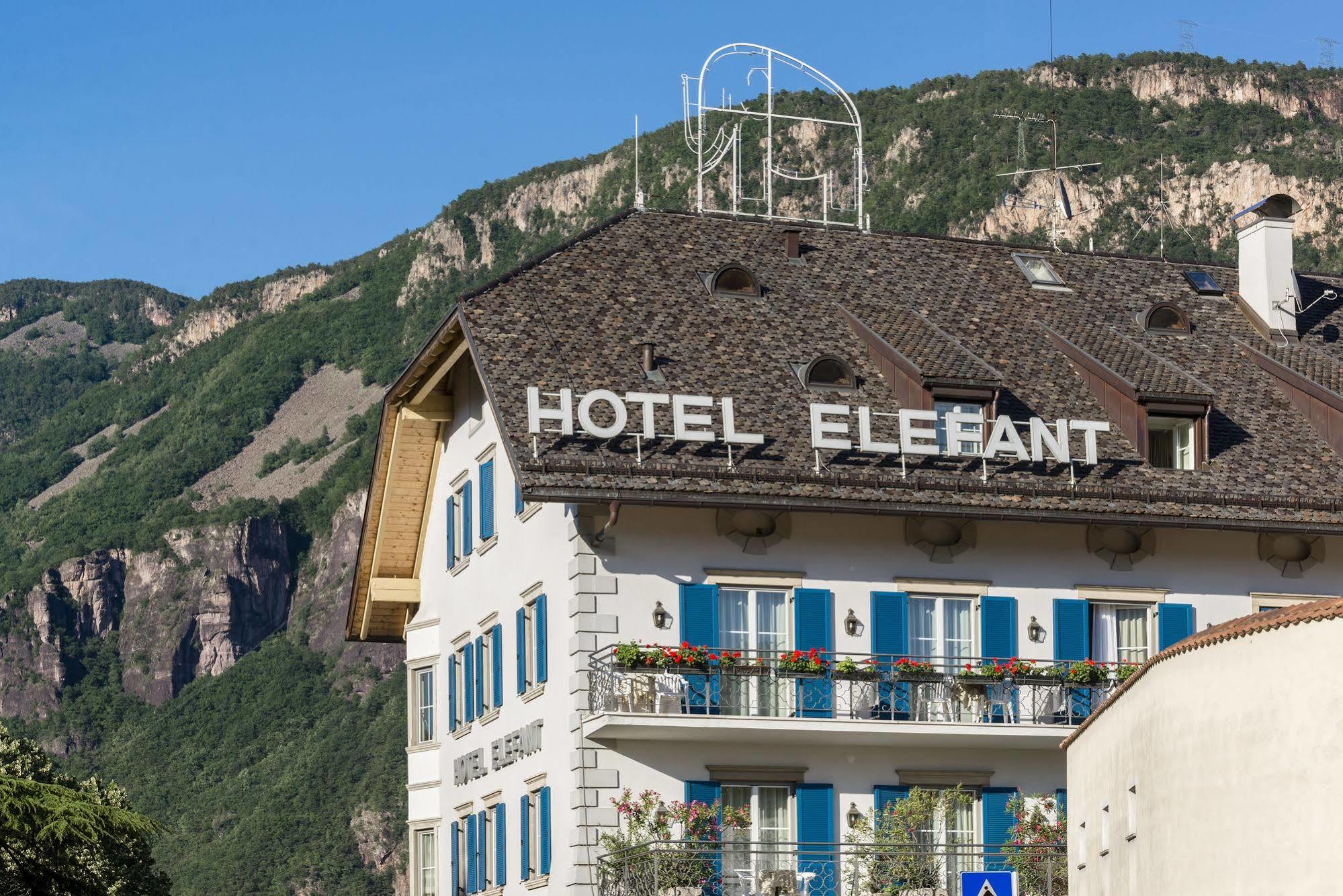 Hotel Elefant Ora / Auer Eksteriør billede