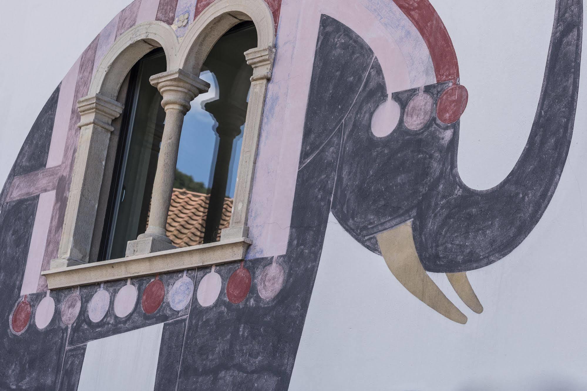 Hotel Elefant Ora / Auer Eksteriør billede