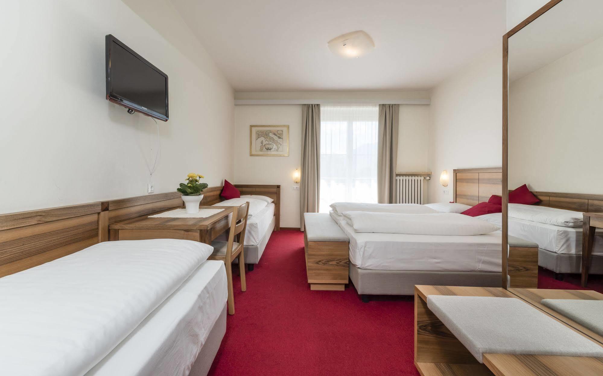 Hotel Elefant Ora / Auer Eksteriør billede