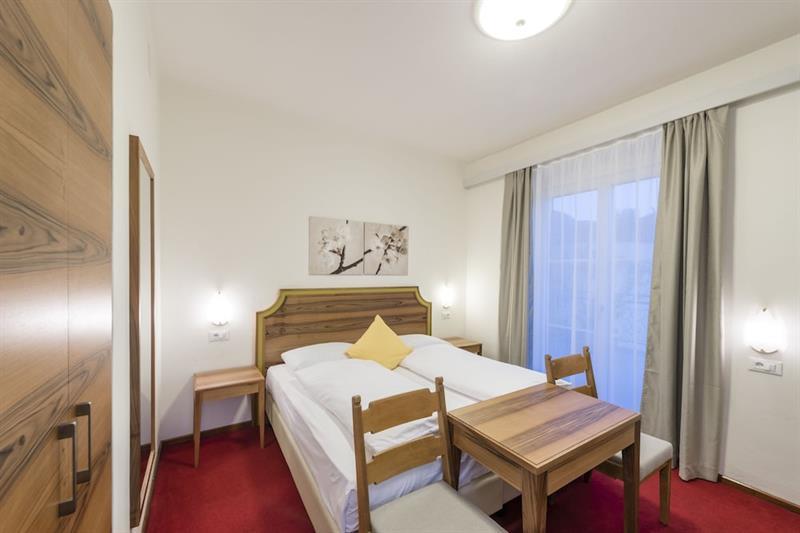 Hotel Elefant Ora / Auer Eksteriør billede