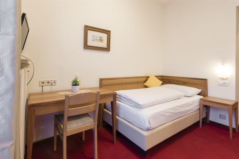 Hotel Elefant Ora / Auer Eksteriør billede